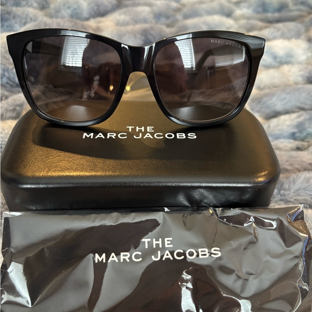 Marc Jacobs woman’s Black Sunglasses